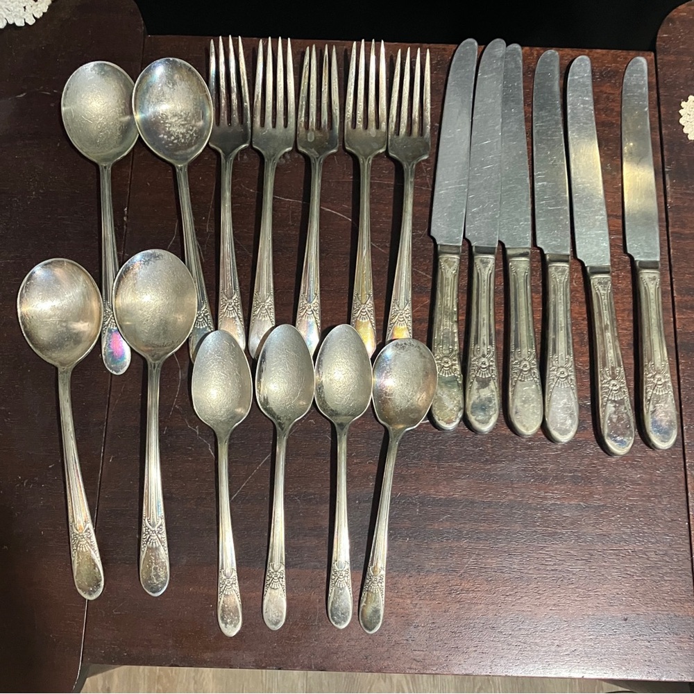 Lot of 19 Vintage "Beloved" Silver-plated William Rogers Flatware International